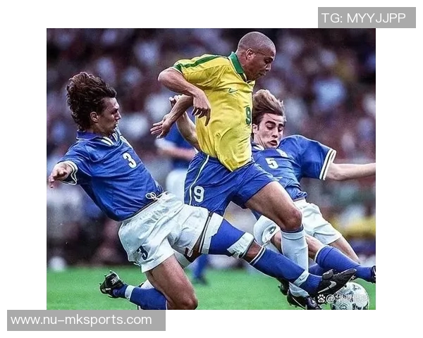 足球场上的华丽之星:球技与魅力并存的传奇球员风采解析 足球场上的华丽之星:球技与魅力并存的传奇球员风采解析